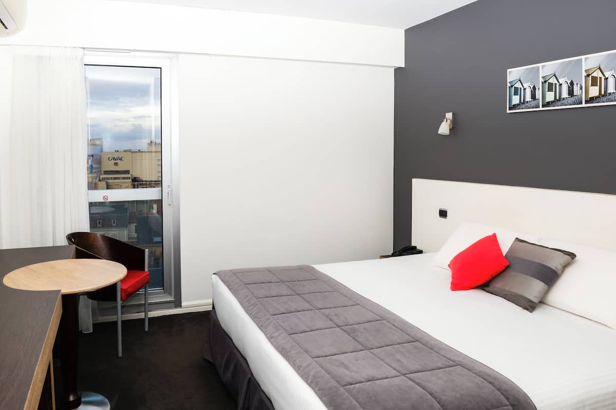 Standard Double Room | In-room safe, laptop workspace, soundproofing, free WiFi