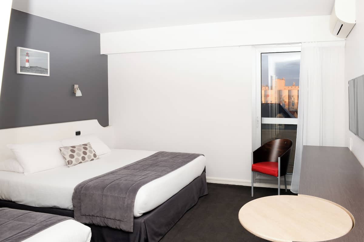 In-room safe, laptop workspace, soundproofing, free WiFi