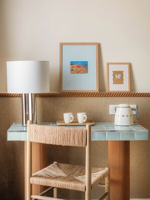 Safe på rommet, skrivebord for bærbar PC og lydisolert