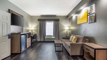 Ropa de cama de alta calidad, escritorio y cortinas blackout