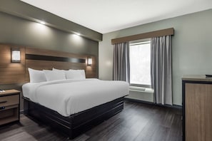 Suite, 1 King Bed, Accessible, Non Smoking | Premium bedding, desk, blackout drapes, iron/ironing board - Comfort Inn Lafayette North I-10 (Lafayette)