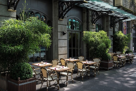 Exterior. Renaissance Lucerne Hotel