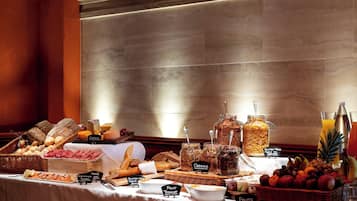 Daily full breakfast (CHF 35 per person)