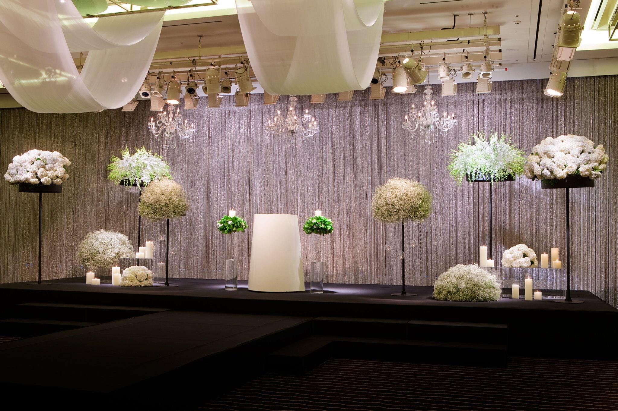 4 restaurants, breakfast, lunch, dinner served; chinese cuisine