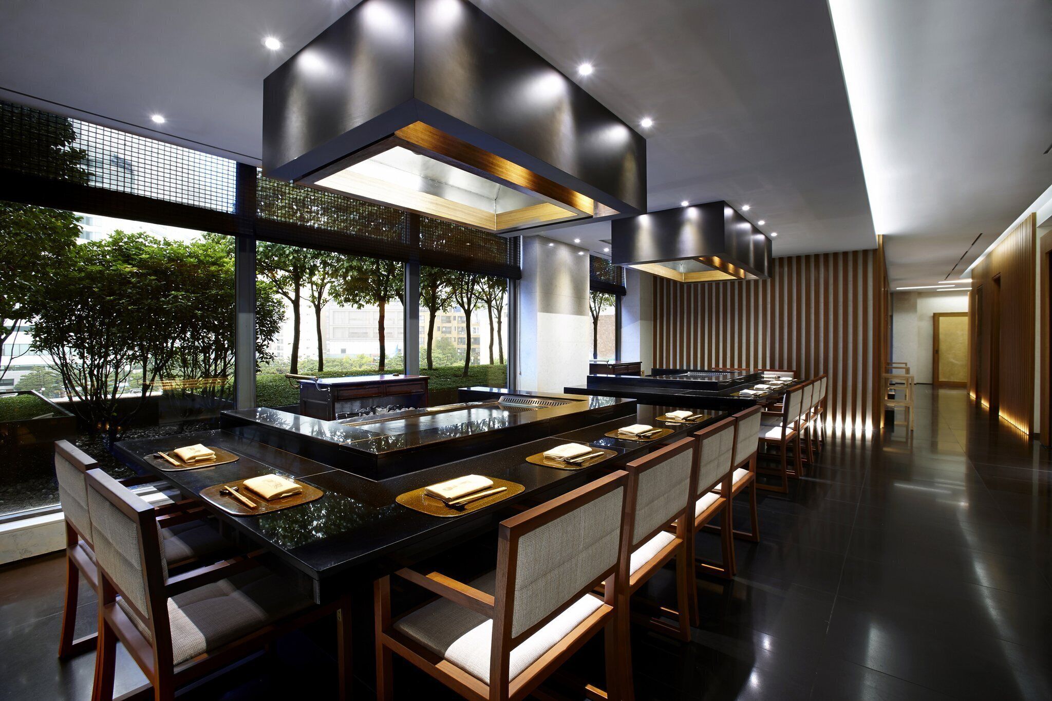 4 restaurants, breakfast, lunch, dinner served; chinese cuisine