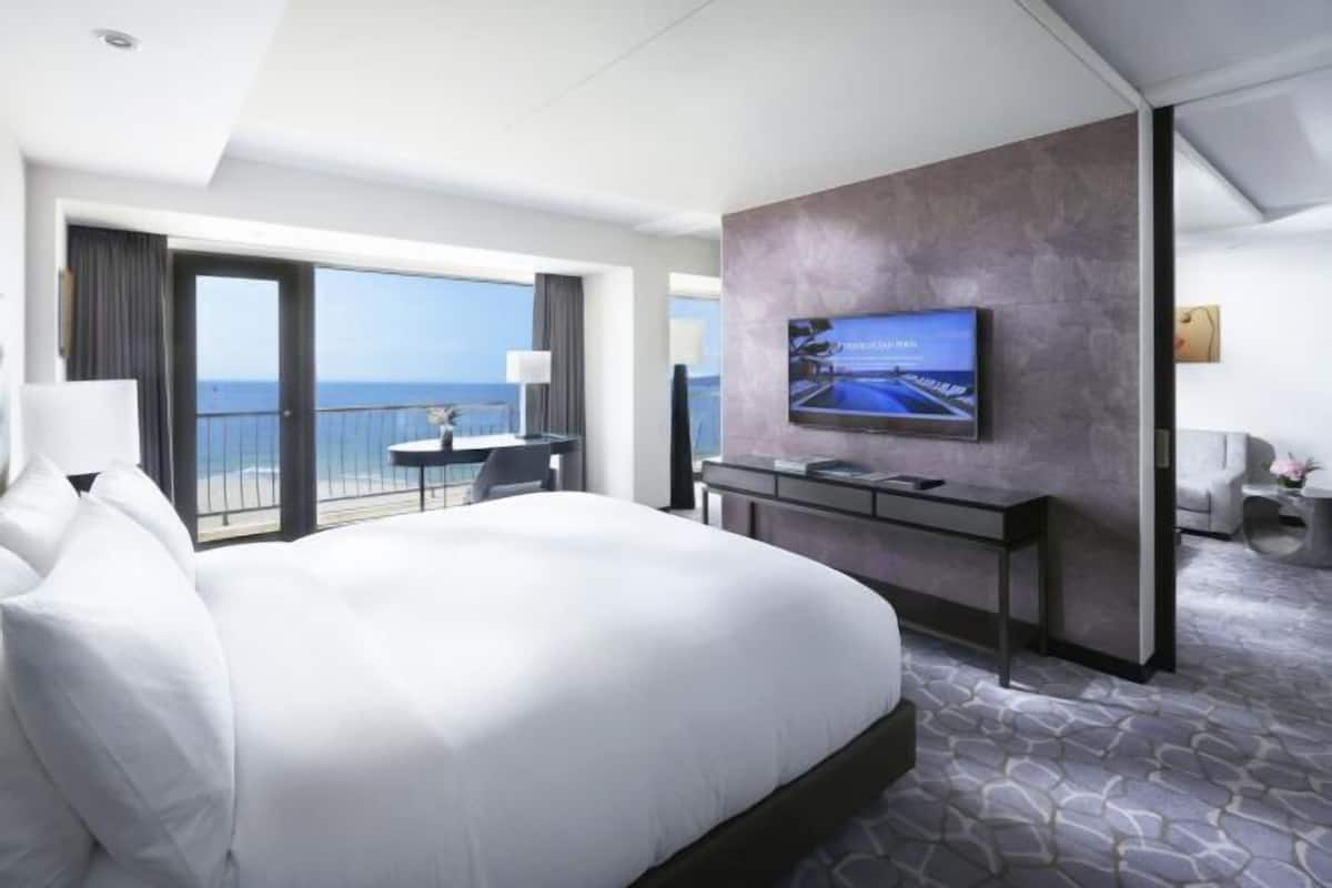 Ropa de cama de alta calidad, edredones de plumas, minibar y caja fuerte
