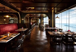 4 restaurants; breakfast, lunch, dinner, and brunch served - Paradise Hotel Busan (Busan)