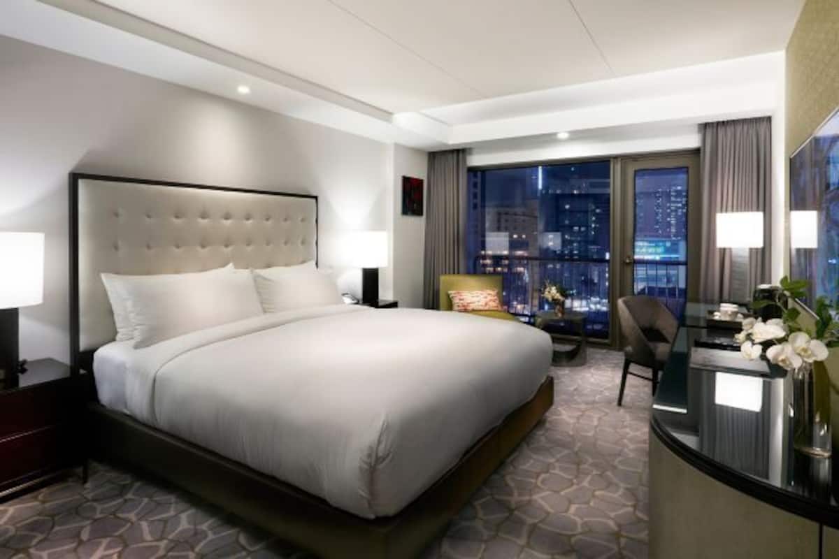 Premium bedding, down duvets, minibar, in-room safe