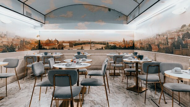 A restaurant with round tables and grey chairs, featuring a cityscape mural on the ceiling. - Hotel Pantheon (Rome)