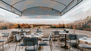 Daily continental breakfast (EUR 10 per person)