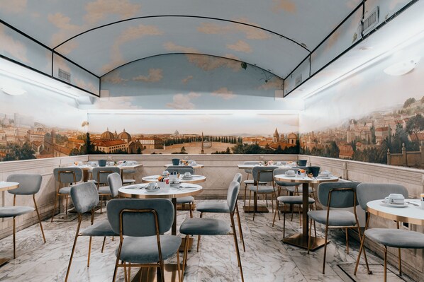 Petit déjeuner continental (10 EUR par personne)