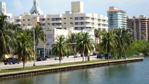 Unclassified image, 2 of 12, button - Venezia Hotel (Miami Beach)