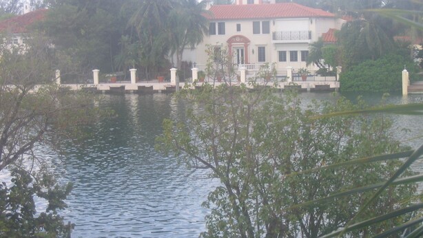 Unclassified image, 1 of 12, button - Venezia Hotel (Miami Beach)