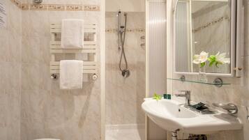 Shower, rainfall showerhead, free toiletries, hair dryer