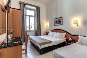 Triple Room | Premium bedding, minibar, in-room safe, desk - Hotel Sonya (Rome)