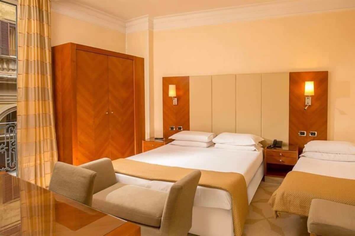 Habitación cuádruple, en edificio contiguo | Ropa de cama de alta calidad y minibar