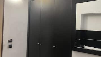 Camera Matrimoniale piccola | Roupas de cama premium, frigobar, cofres nos quartos, escrivaninha