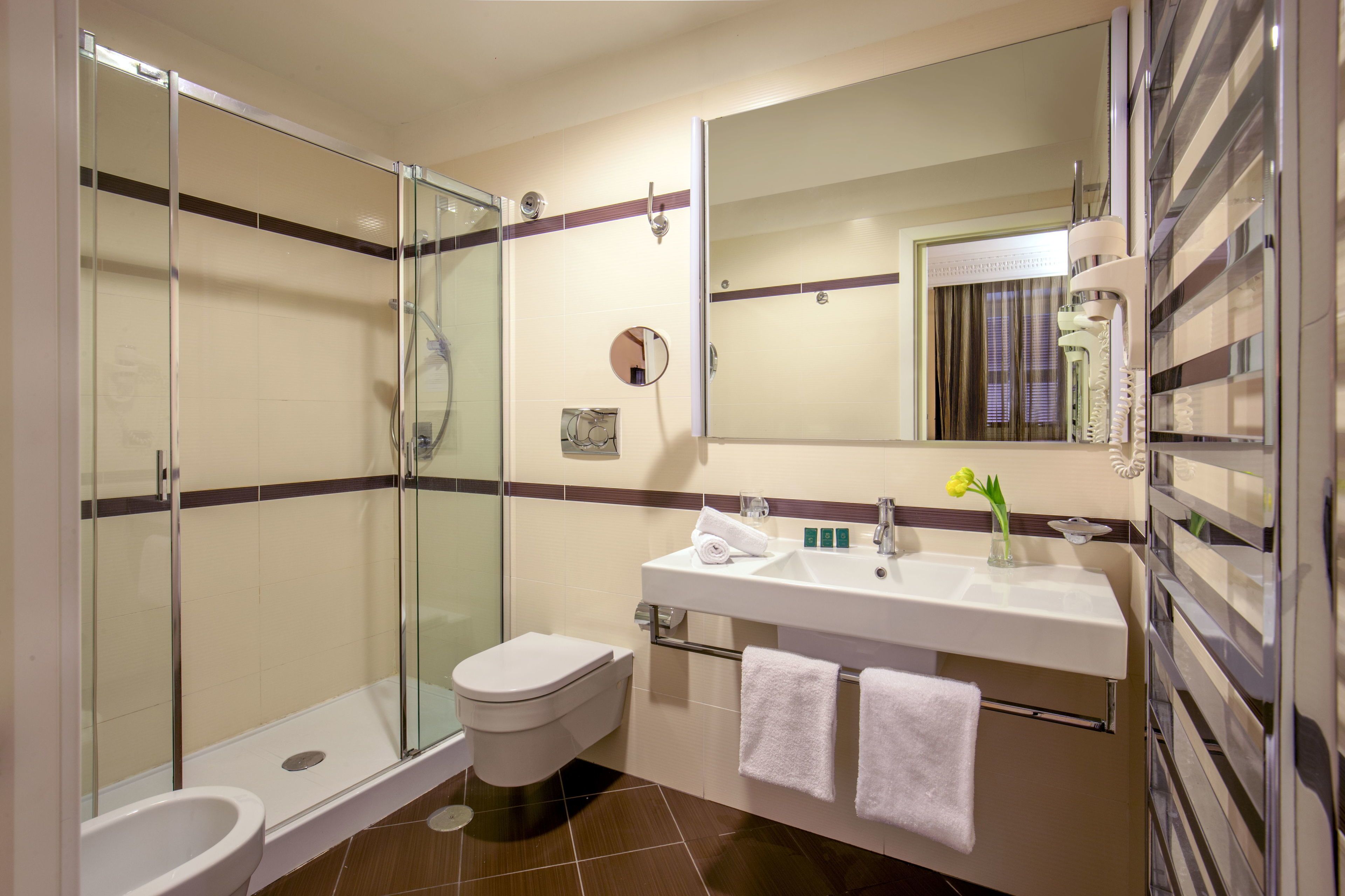 shower, rainfall showerhead, free toiletries, hair dryer