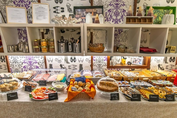 Daily buffet breakfast for a fee