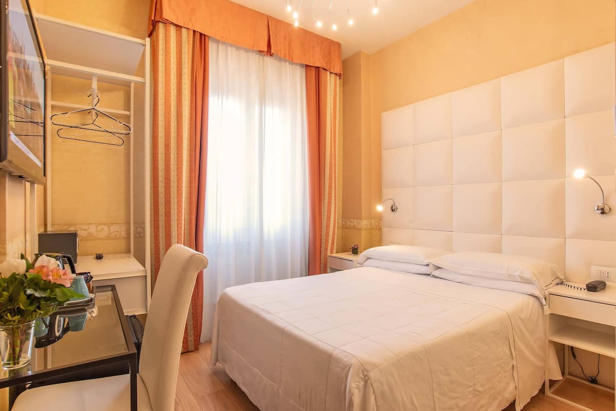 Double Room (Piccola / Small) | Hypo-allergenic bedding, minibar, in-room safe, desk
