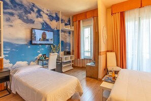 Bộ đồ giường kháng dị ứng, minibar, két bảo mật tại phòng, bàn 