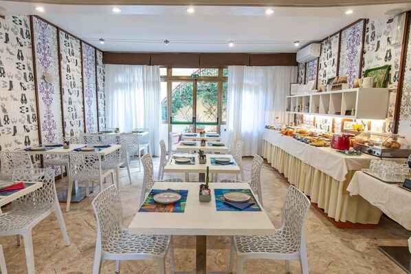 Daily buffet breakfast (EUR 5 per person)