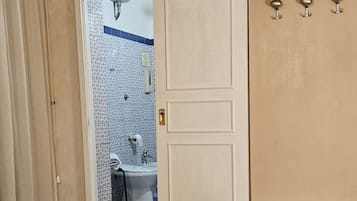 Chambre Standard Double ou avec lits jumeaux | Coffres-forts dans les chambres, bureau, draps fournis