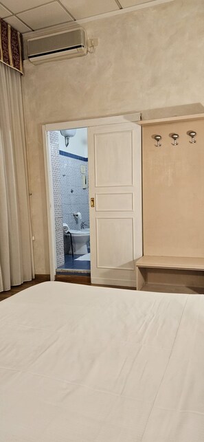 Standard Double or Twin Room | In-room safe, desk, free WiFi, bed sheets