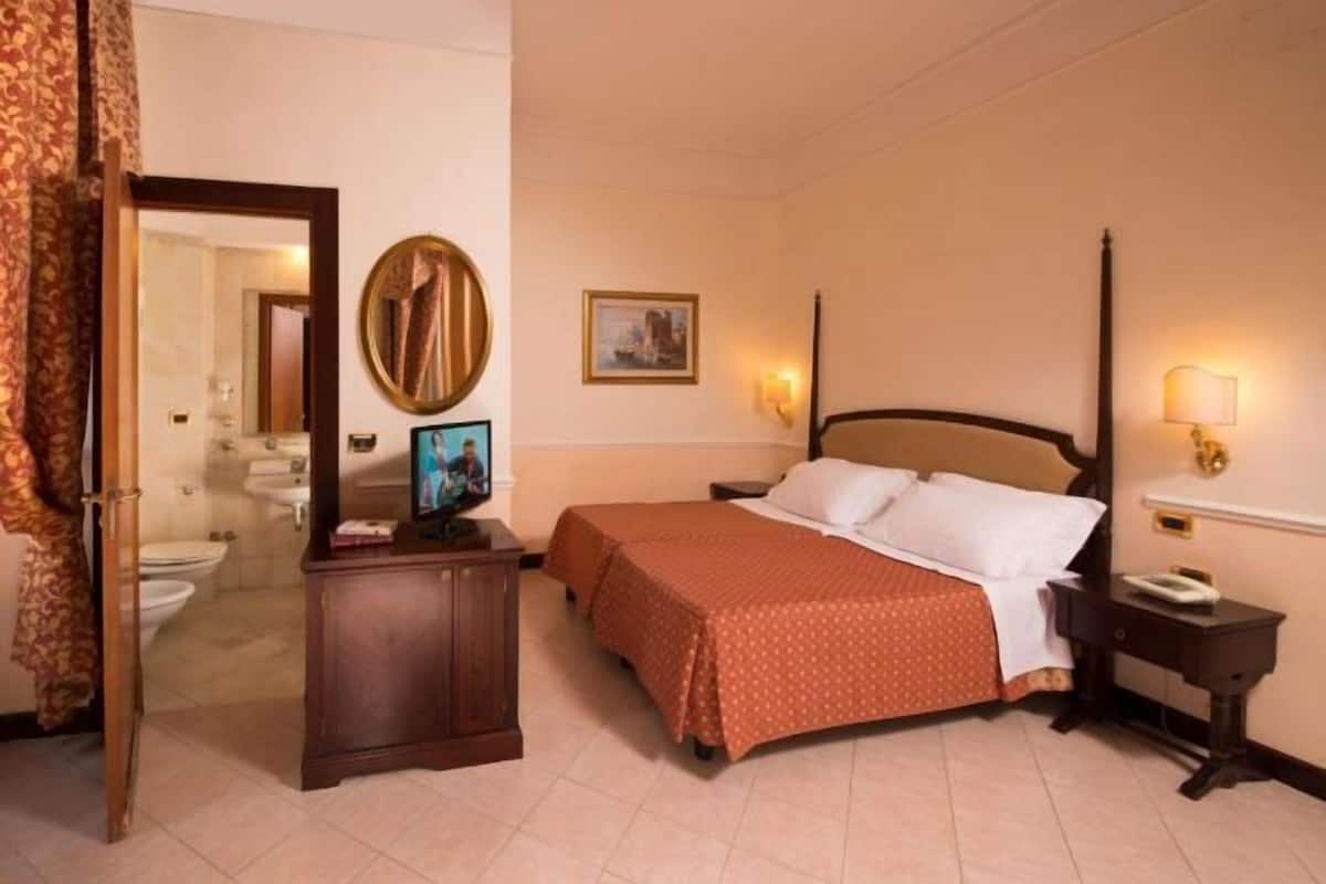 Cots/infant beds, free WiFi, bed sheets