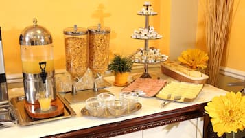 Café da manhã com buffet grátis todos os dias