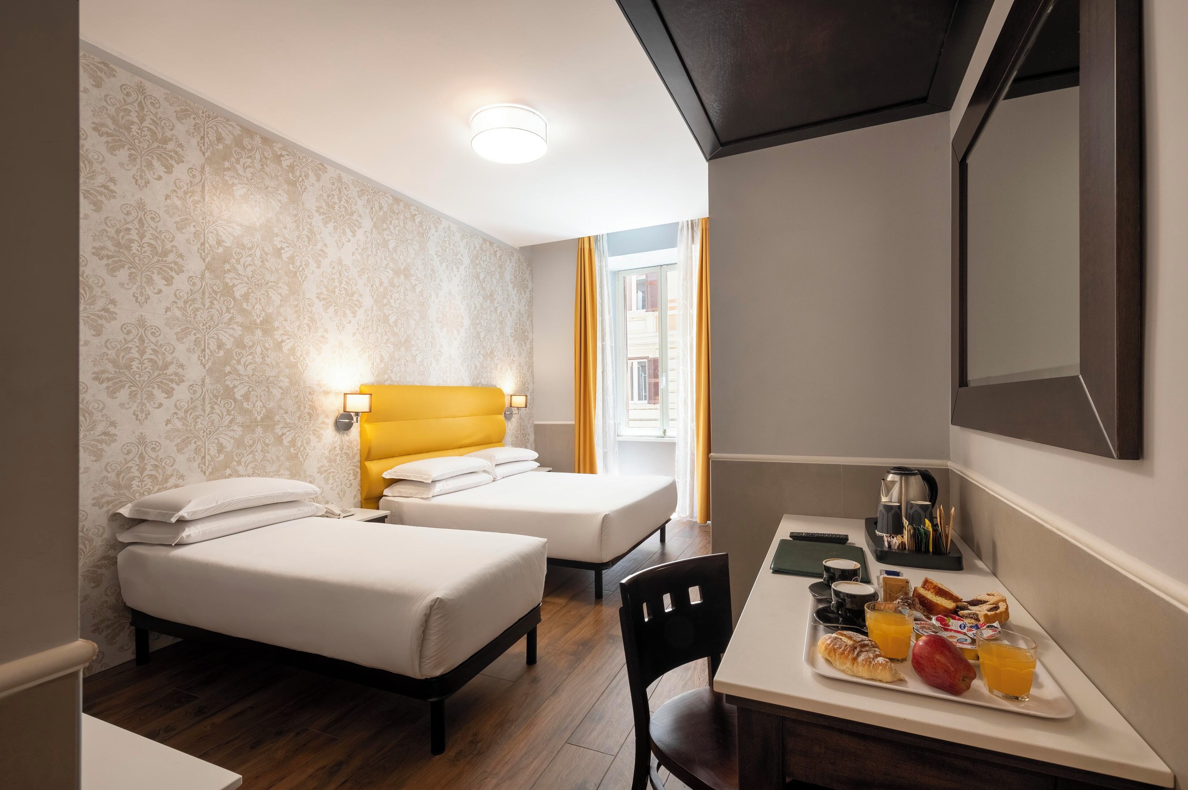 triple room | 2 bedrooms, minibar, in-room safe, desk