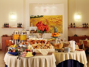 Se ofrece un desayuno continental (6 EUR por persona)