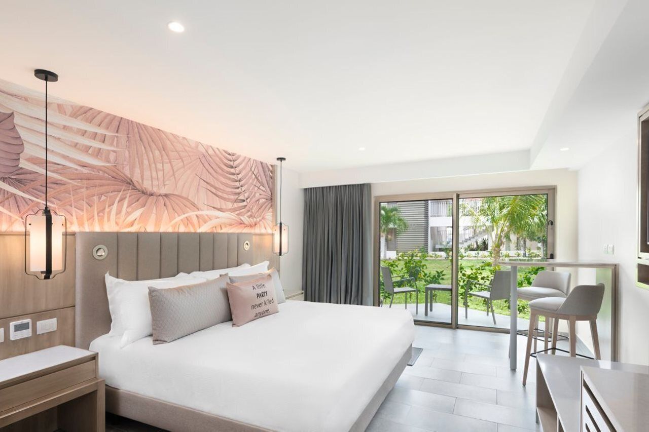 Zimmersafe, Schreibtisch, Verdunkelungsvorhänge, Bügeleisen/Bügelbrett