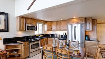 Premier Loft, 1 Bedroom | Private kitchen | High chair