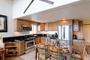 Premier Loft, 1 Bedroom | Private kitchen