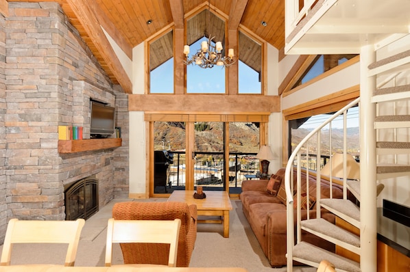 Deluxe Loft, 1 Bedroom | Living room | 42-inch Smart TV with cable channels