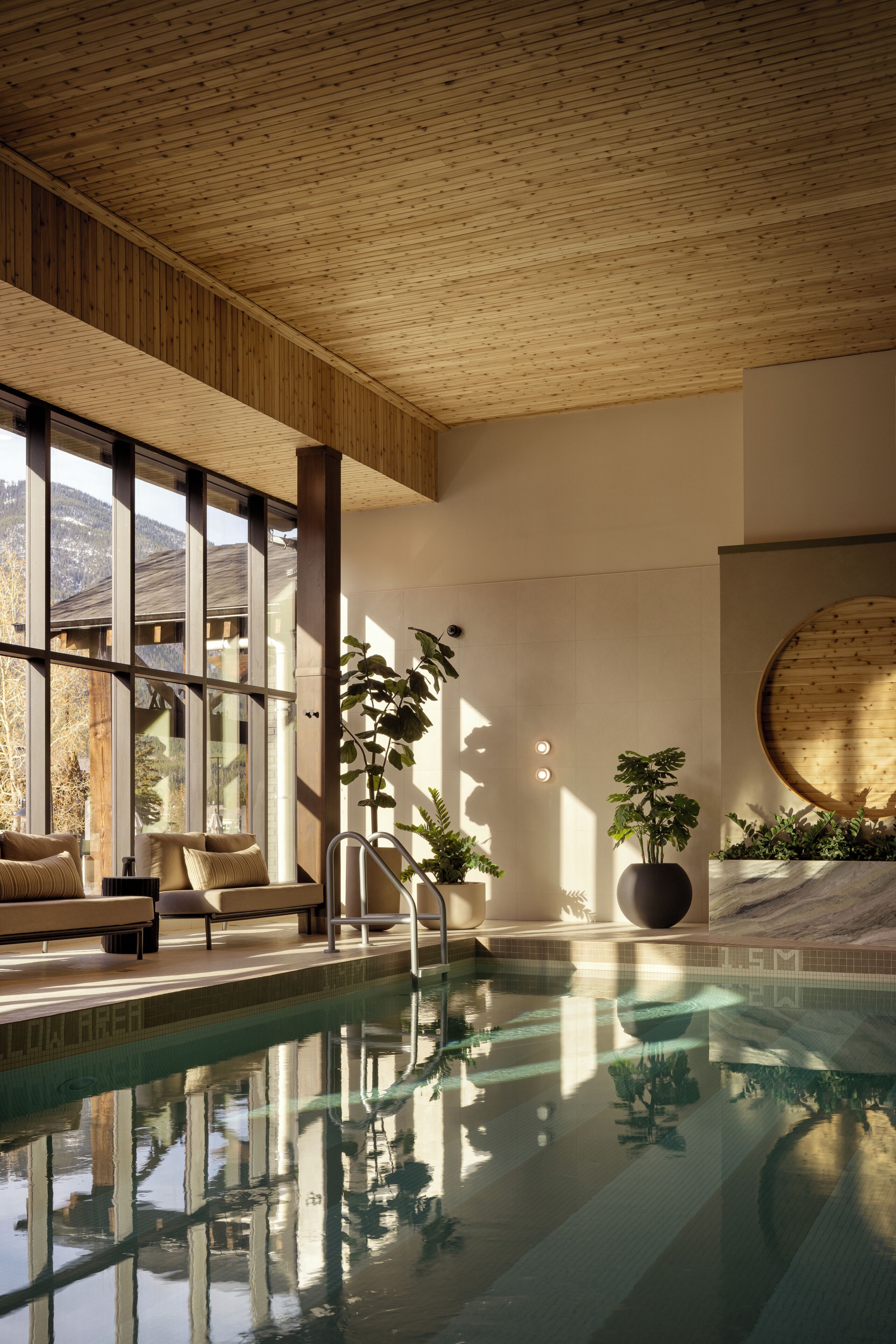 Una piscina cubierta