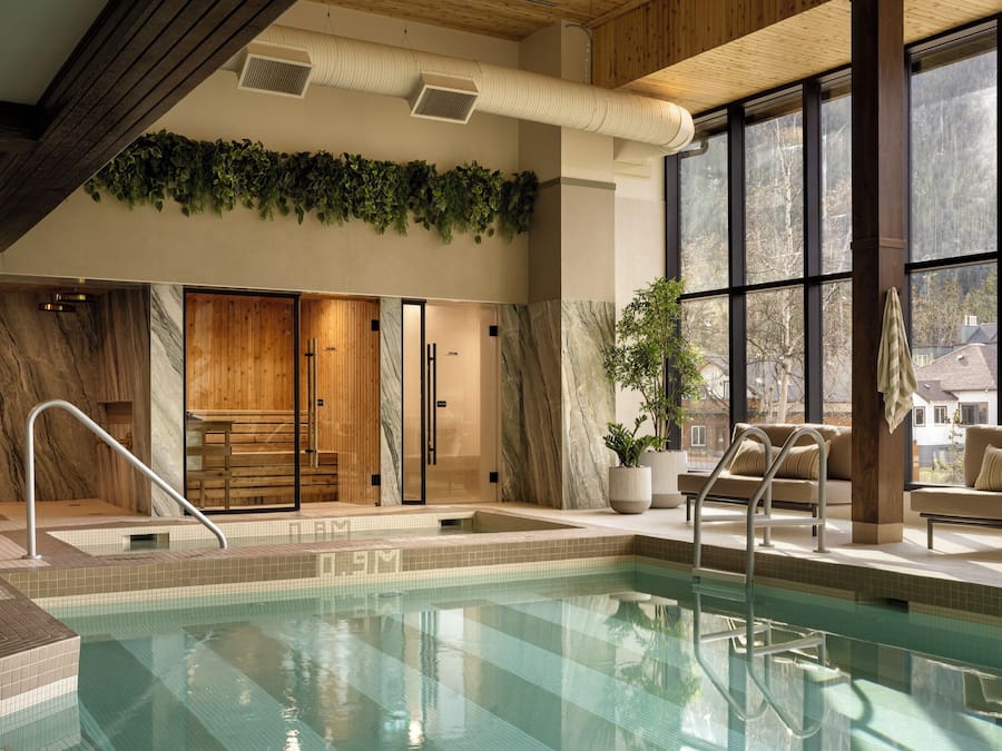 Indendørs pool