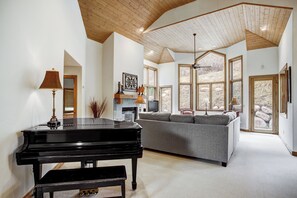 House, 4 Bedrooms (Private) | Living area | Flat-screen TV