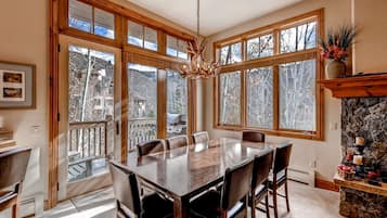 Premium Condo, 3 Bedrooms | In-room dining