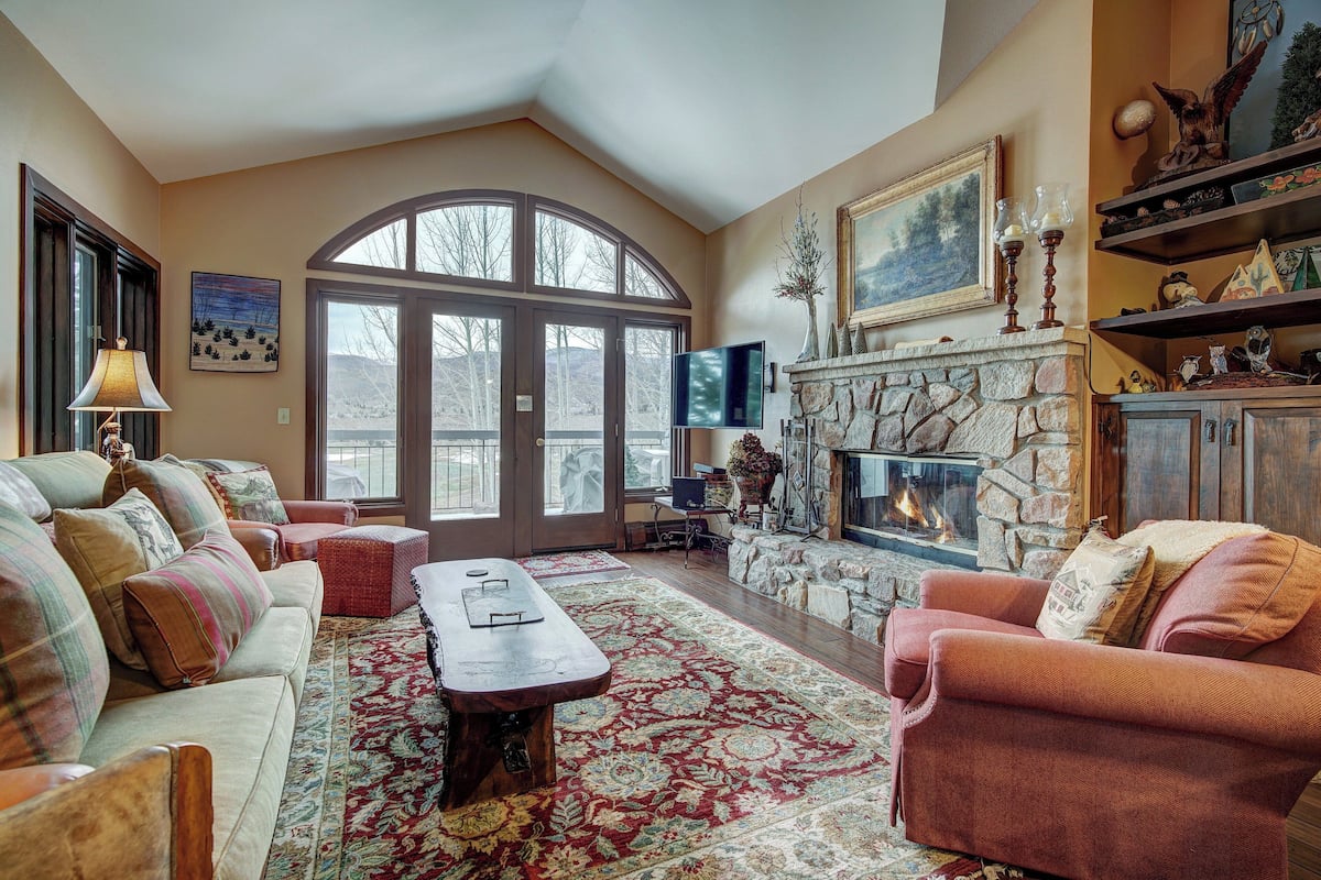 Condo, 2 Bedrooms | Living room | Flat-screen TV