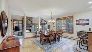 Premium Condo, 4 Bedrooms | Dining room