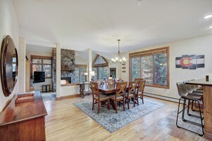 Condo premium, 4 quartos | Sala de jantar