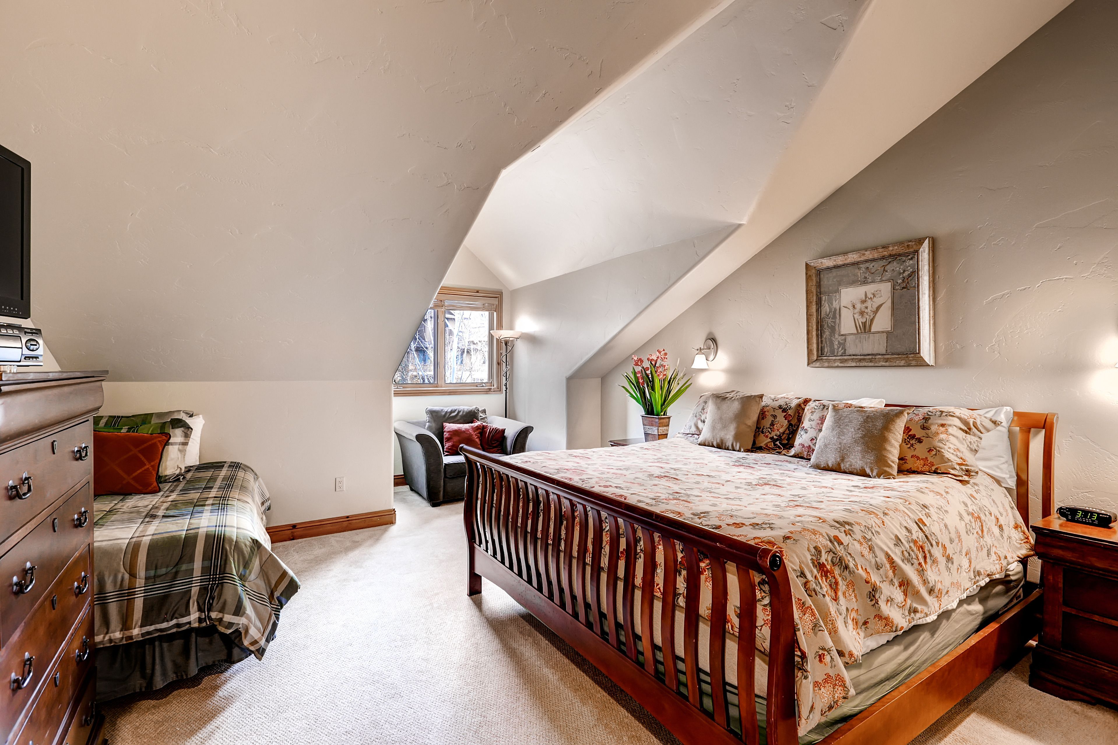 Premium Condo, 3 Bedrooms | Individually decorated, individually furnished, iron/ironing board