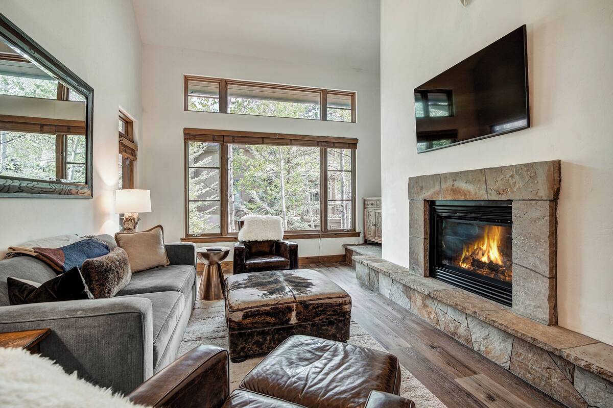 Premium Condo, 2 Bedrooms (Arrowhead Village + Loft) | Living area