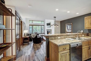 Fridge, microwave, oven, stovetop - Arrowhead Village, A Vail Resorts Property (Edwards)