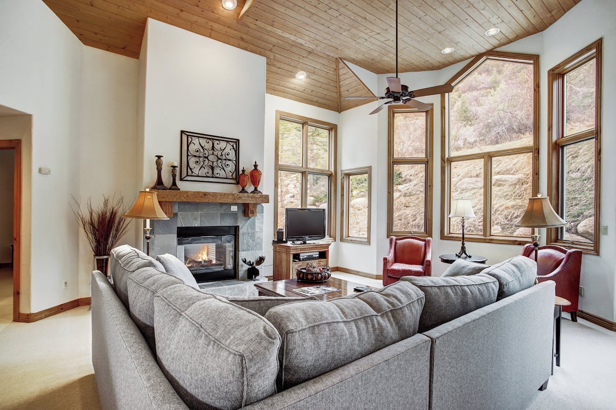 House, 4 Bedrooms (Private) | Living area | Flat-screen TV