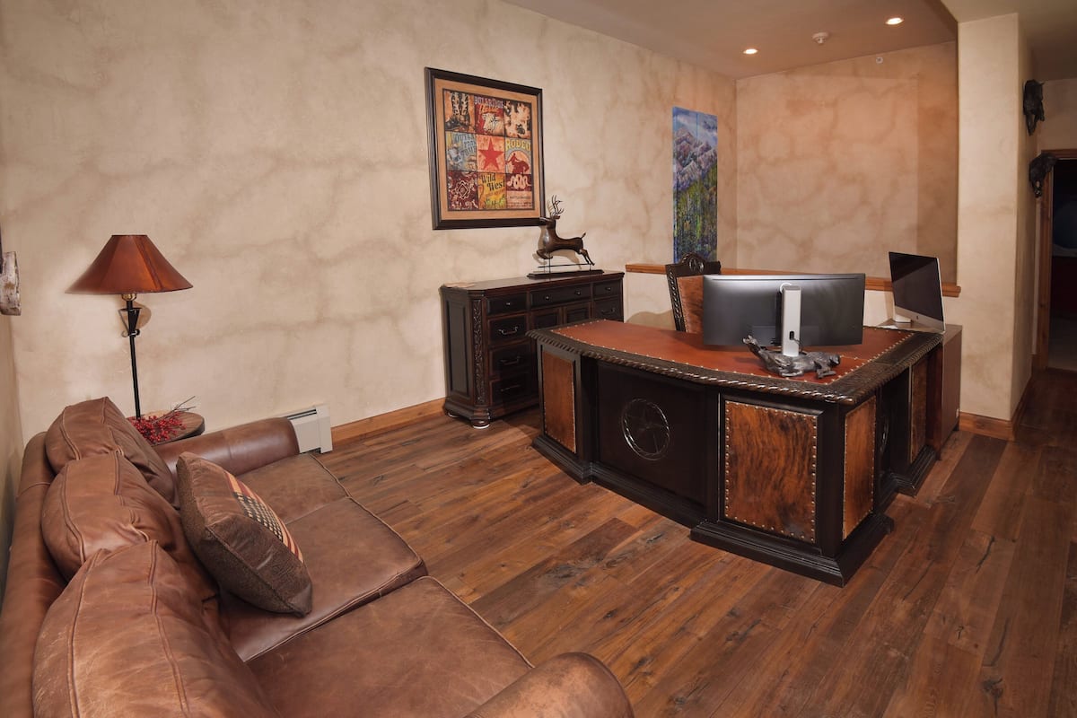 Condo, 4 Bedrooms (Loft & Den) | Living room | Flat-screen TV, fireplace