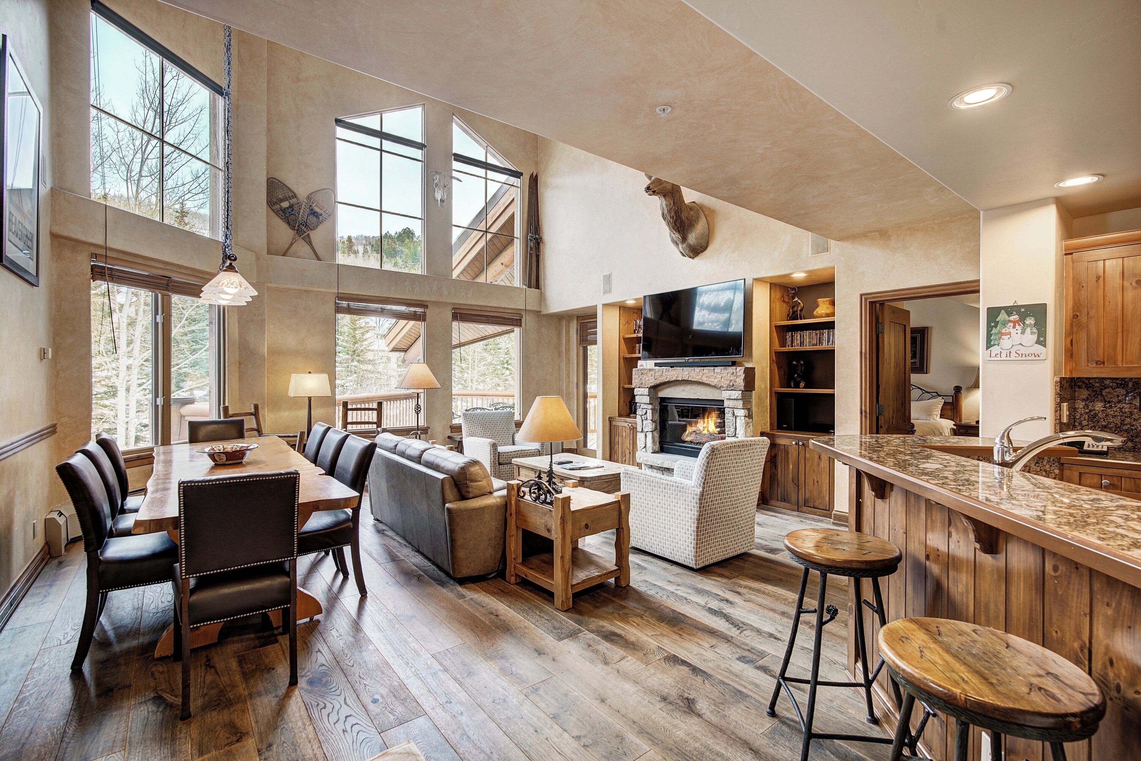 Televisión de pantalla plana, chimenea