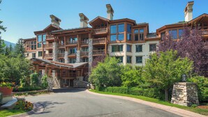 A large, multi-story hotel with a grand entrance, multiple balconies, and a stone facade. - Elkhorn Lodge, A Vail Resorts Property (Avon)